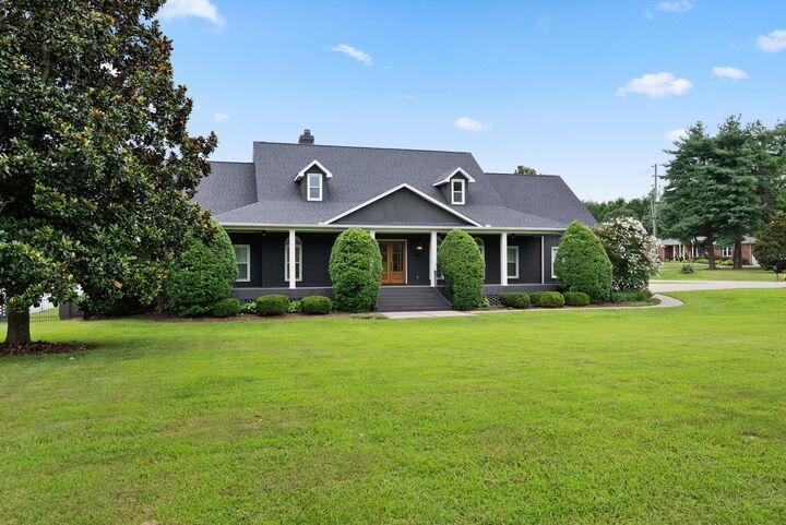 Property Photo:  2245 Oakleaf Dr  TN 37064 