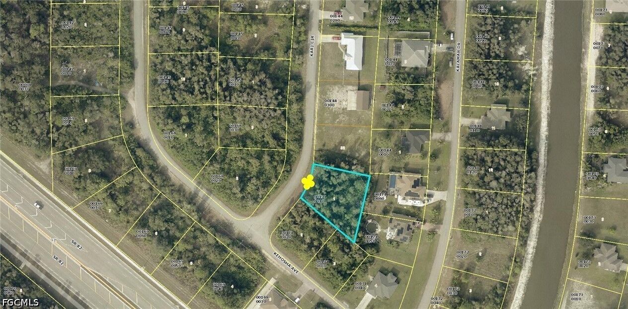 Property Photo:  733 Kari Circle  FL 33974 