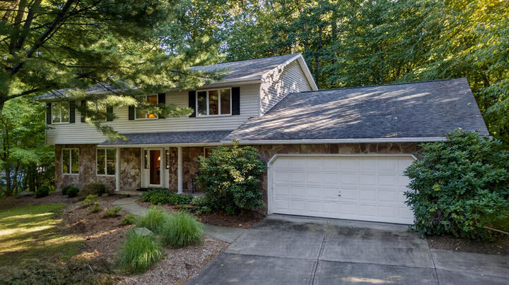 Property Photo: 283 Queen Esther Dr PA 18840