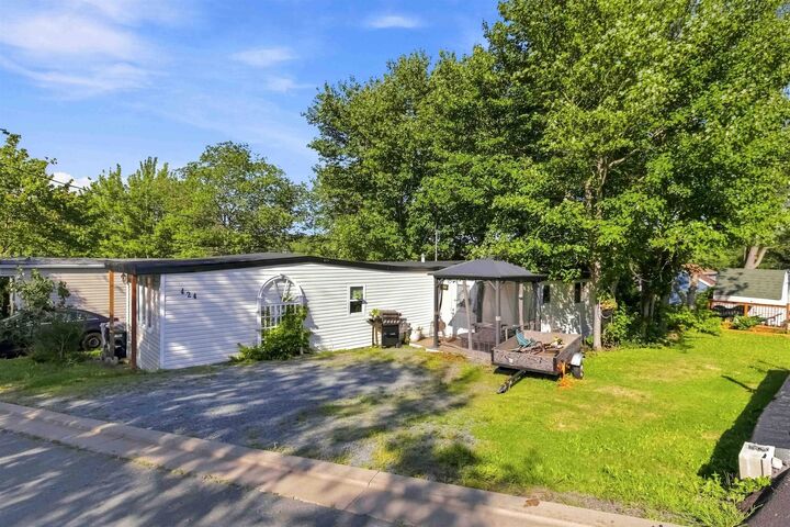 Property Photo: 424 Glen Rise Drive NS B4E 1M3