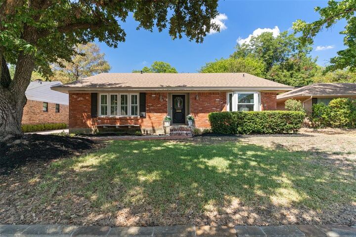 Property Photo: 6759 E Mockingbird Lane TX 75214