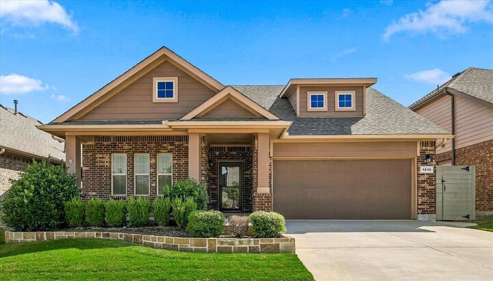 Property Photo: 1813 Turnstone Trail TX 76226