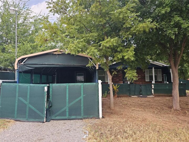Property Photo: 1417 S East Avenue OK 73075