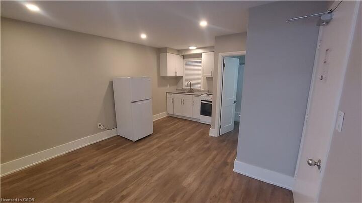 Property Photo:  181 King Street E 8  ON N2G 2K8 