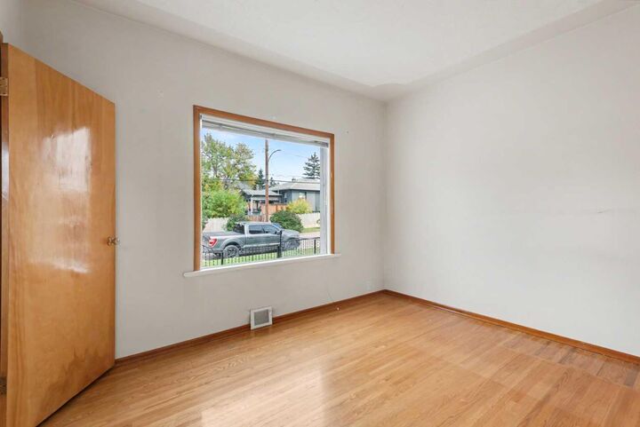 Property Photo:  1731 26 Avenue SE  AB T2G 1S1 