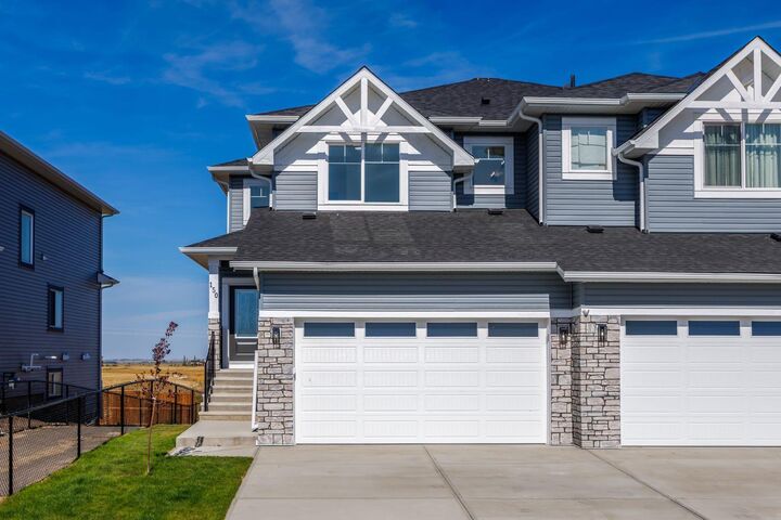 Property Photo:  150 Lakewood Crescent  AB T1P 0G6 