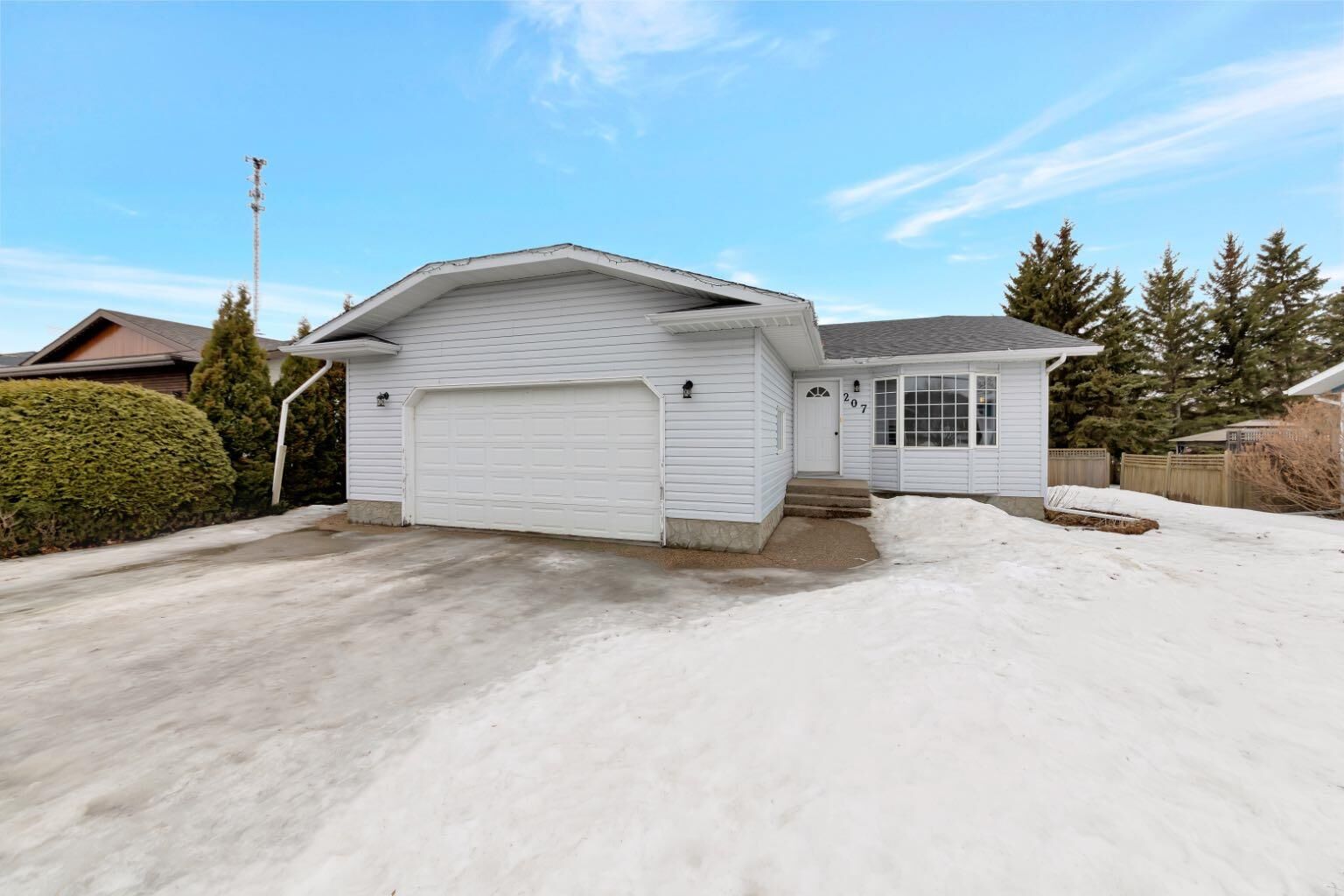 Property Photo: 207 3rd Avenue E SK S0M 2C0