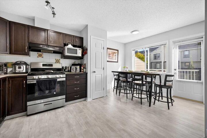 Property Photo: 121 Everhollow Heights SW AB T2Y 5B3