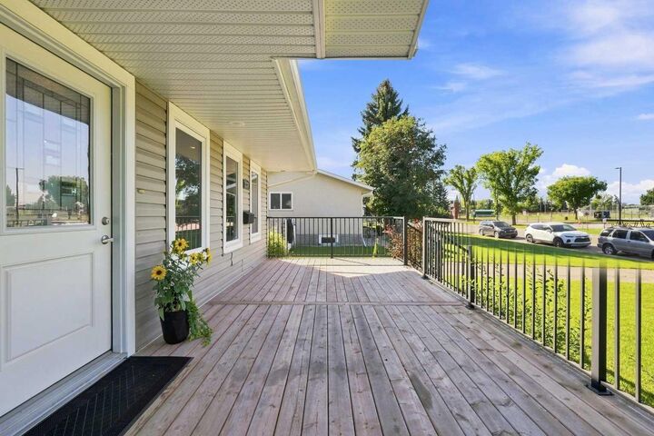Property Photo:  3237 55 Avenue  AB T4N 5L3 