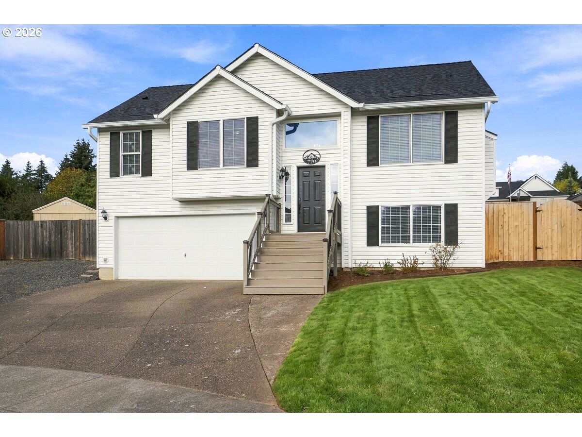 Property Photo:  770 SW Scotsman Ct  OR 97115 