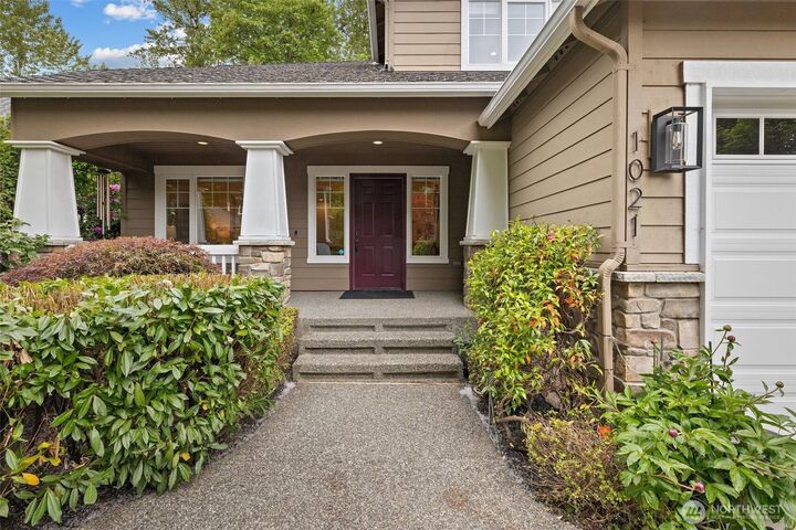 Property Photo:  1021  271st Avenue SE  WA 98075 