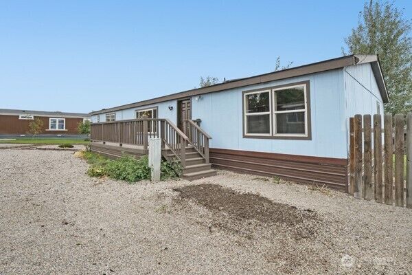 Property Photo:  900 N Grape Drive 85  WA 98837 
