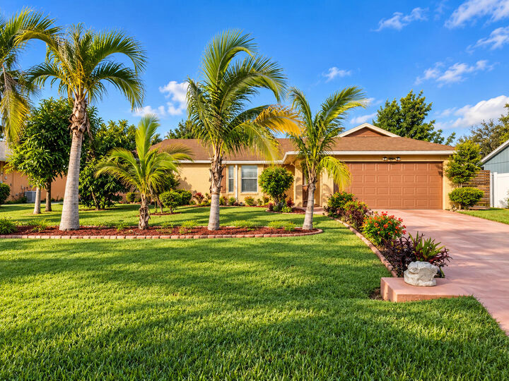 Property Photo: 1909 SW Idaho Lane FL 34953