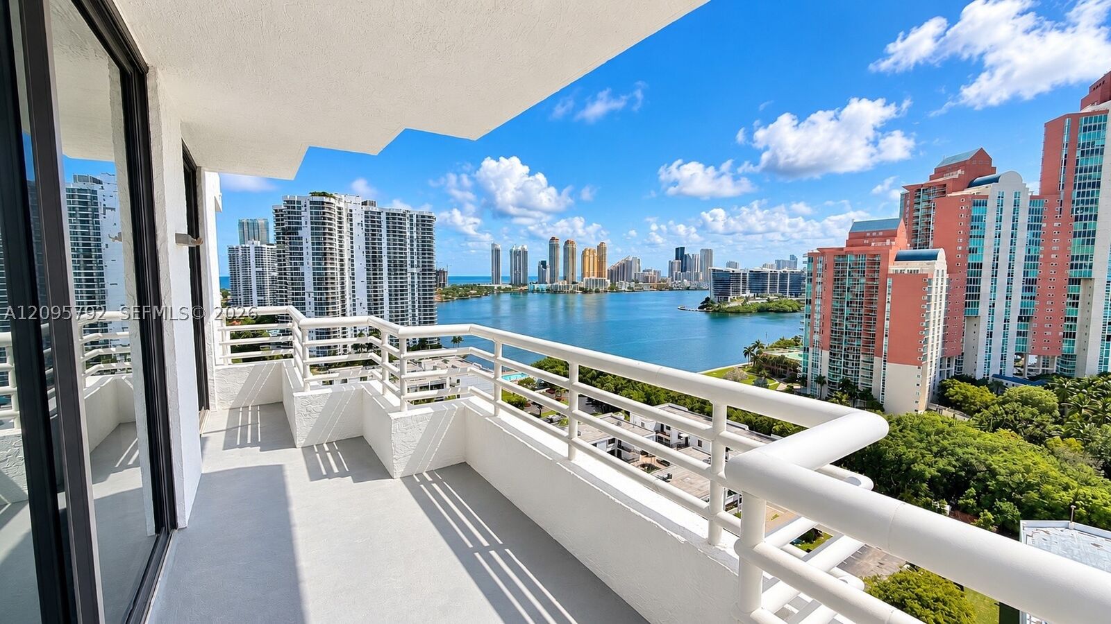 Property Photo: 3300 NE 192nd St Lp13 FL 33180