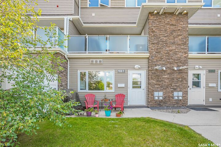 Property Photo:  1022 Hampton Circle 107  SK S7R 0K3 