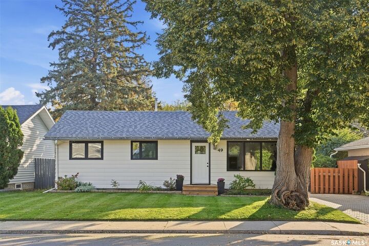 Property Photo:  49 Mackenzie Crescent  SK S7J 2R4 