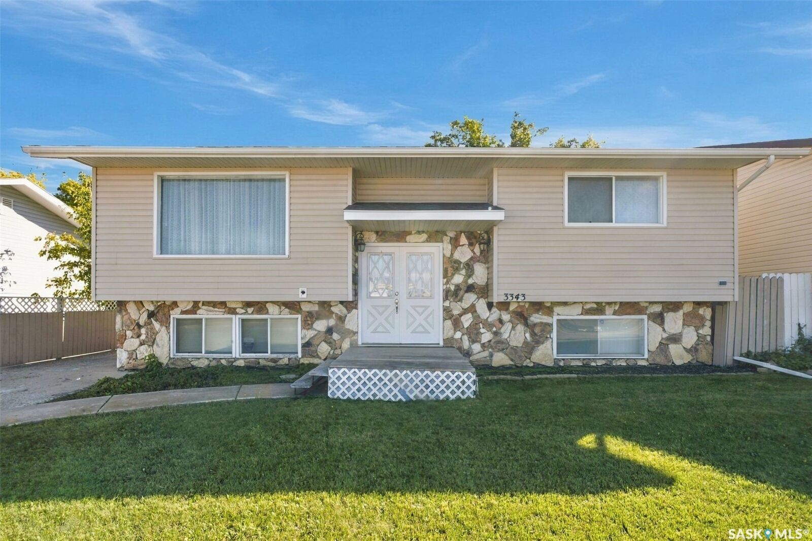 Property Photo: 3343 Fairlight Drive SK S7M 4N1