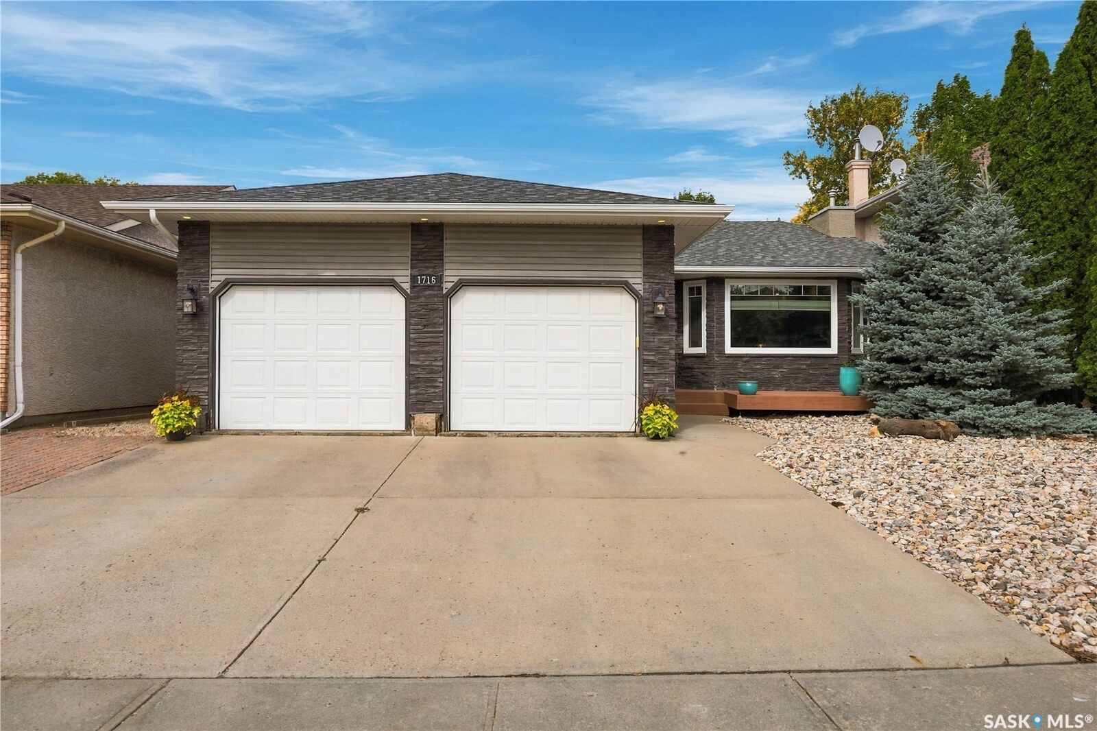 Property Photo:  1716 Clive Bay E  SK S4V 2R8 
