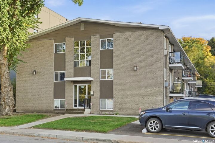 Property Photo: 208 Saskatchewan Crescent E 204 SK S7N 0K6
