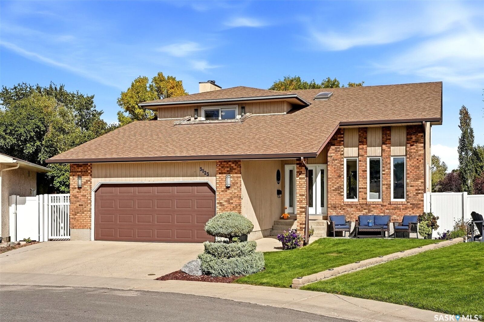 Property Photo:  3123 Kanuka Place E  SK S4V 2C6 