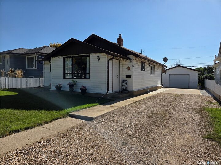 Property Photo:  817 Stadacona Street E  SK S6H 0K5 