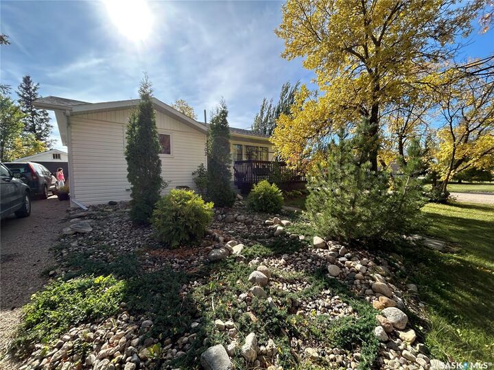 Property Photo:  702 101st Avenue  SK S0E 1T0 