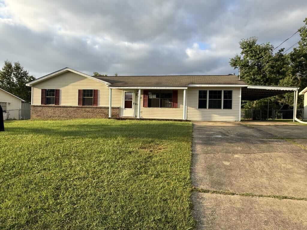Property Photo:  204 Begonia Drive  AL 36301 