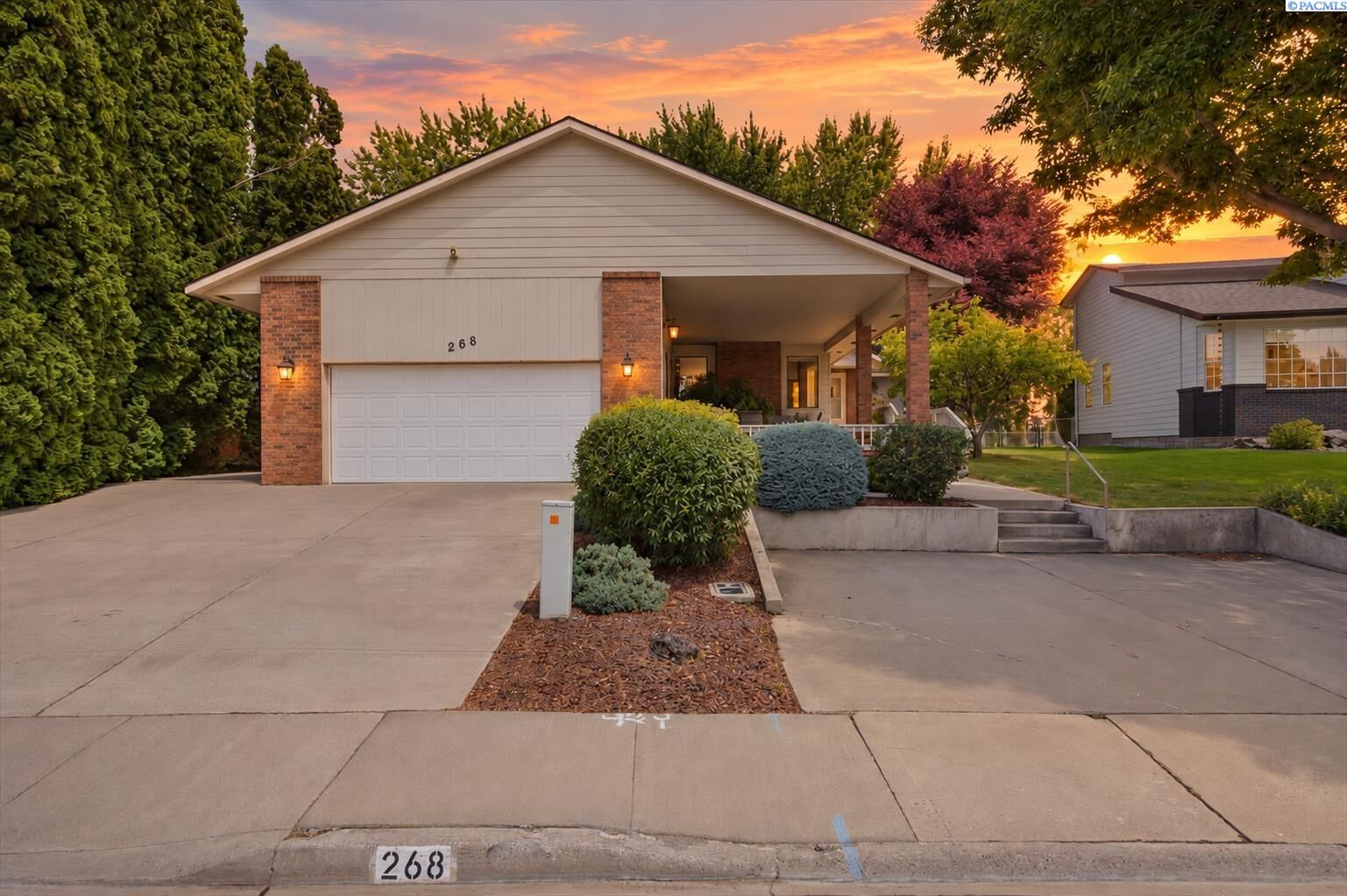 Property Photo:  268 Piper St.  WA 99352 