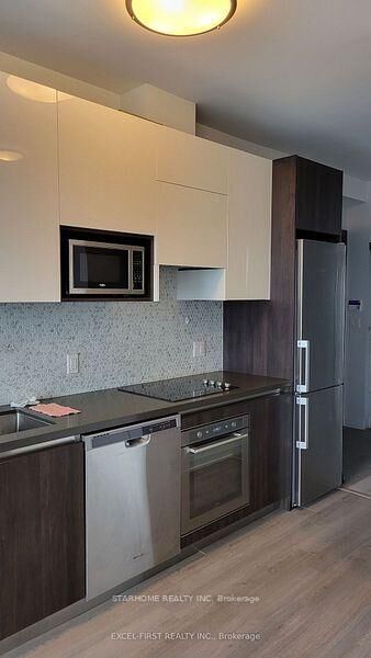 Property Photo:  15 Water Walk Drive 2601  ON L6G 0G2 