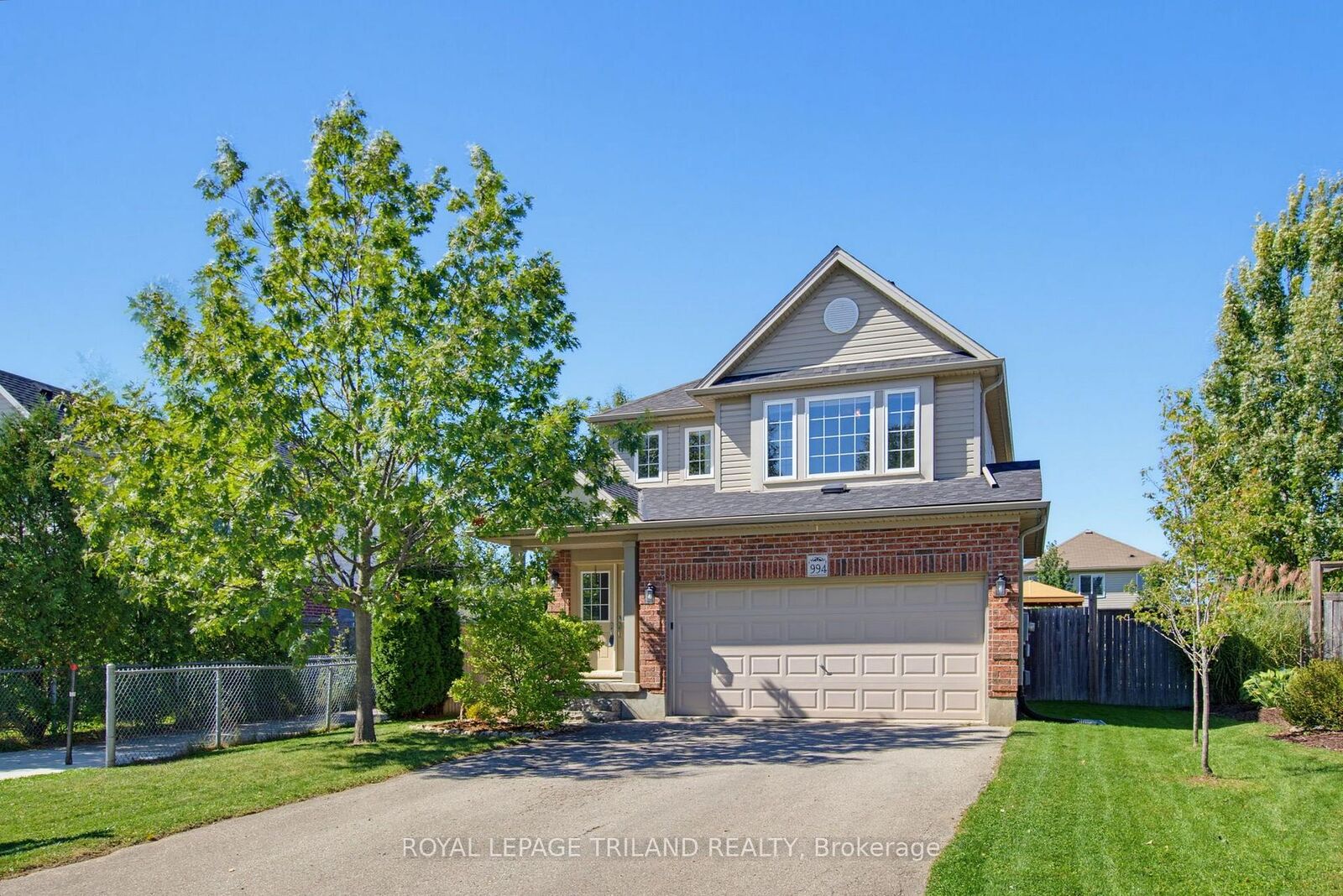 Property Photo: 994 Foxcreek Road ON N6G 0H1