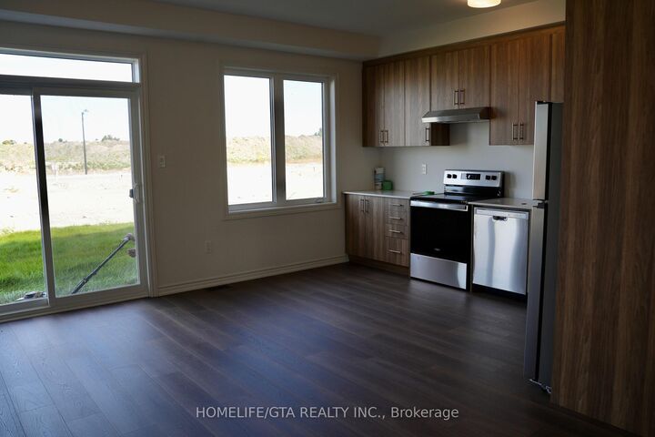 Property Photo: 39 Sanderson Drive ON K9V 0S8