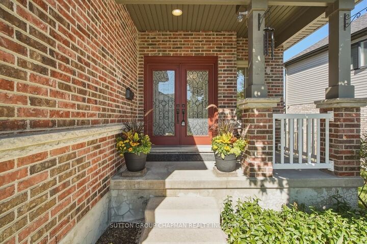Property Photo: 850 Teakwood Lane ON N6H 0E5