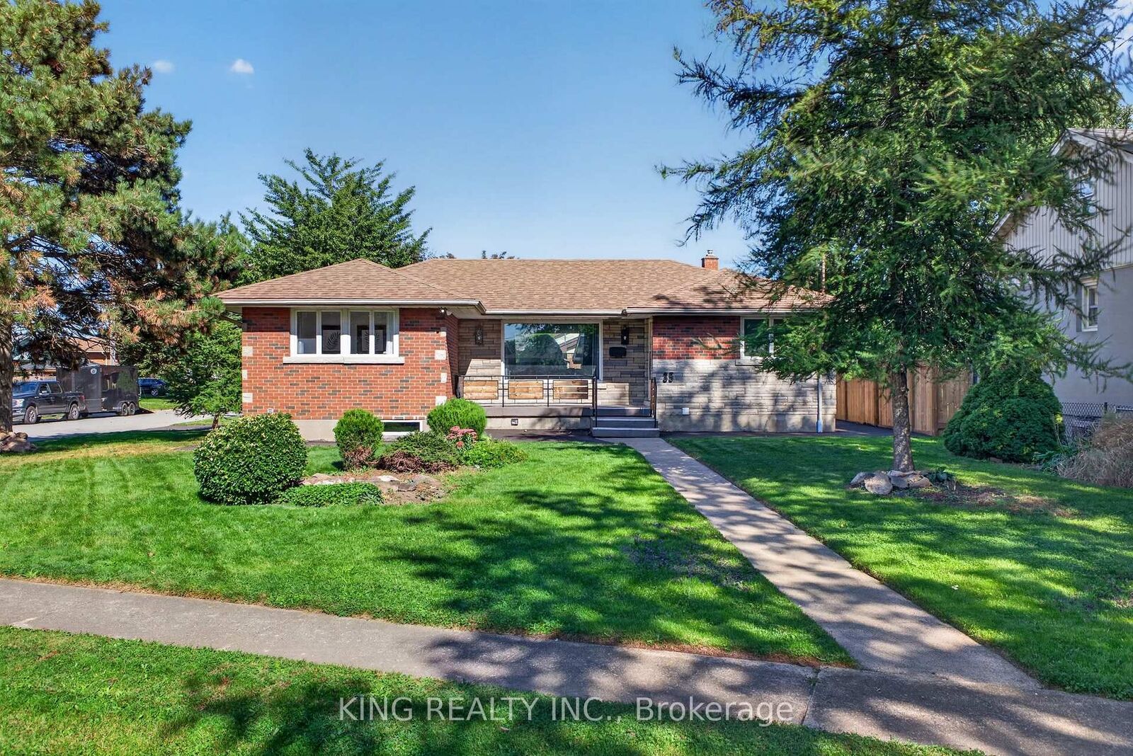 Property Photo:  35 Hewko Street  ON L2N 2E5 