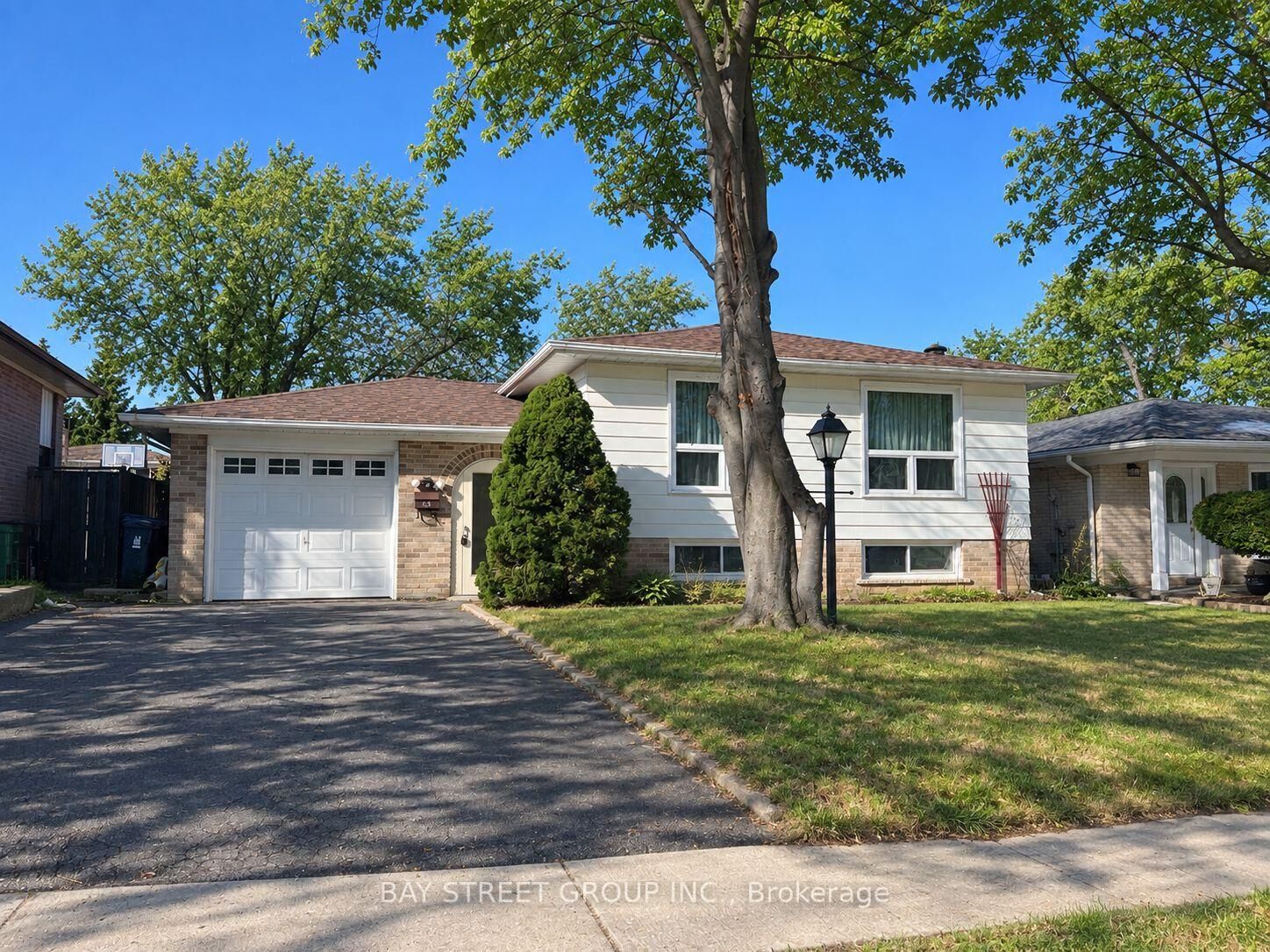 Property Photo:  22 Wardencourt Drive Bsmt  ON M1T 2H3 