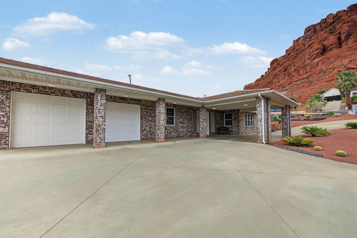 Property Photo:  339 W Sandstone Cir  UT 84770 