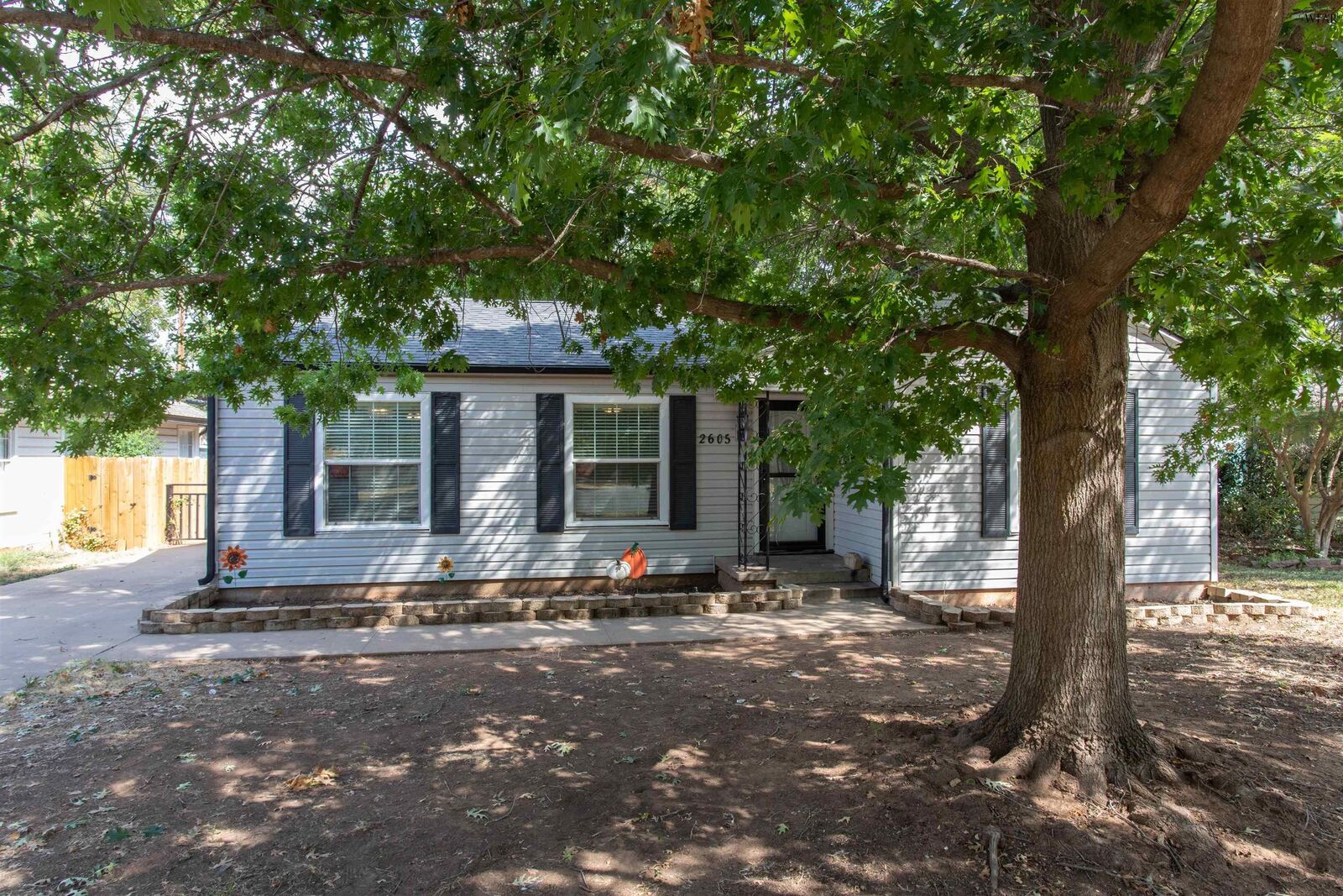 Property Photo: 2605 Hairpin Curve TX 76301
