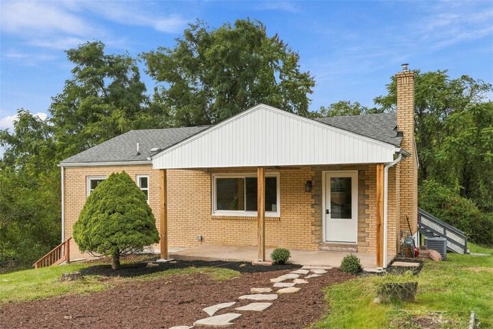 Property Photo: 26 Sterling Dr PA 15108