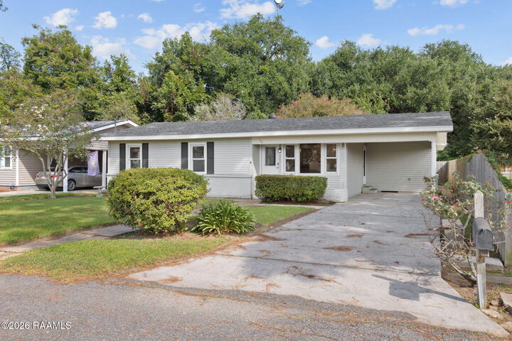 Property Photo: 104 April Street LA 70506