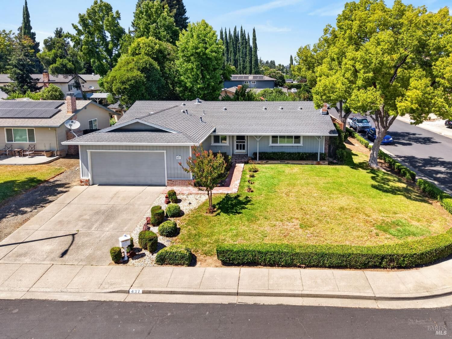 Property Photo: 437 Valencia Lane CA 95688