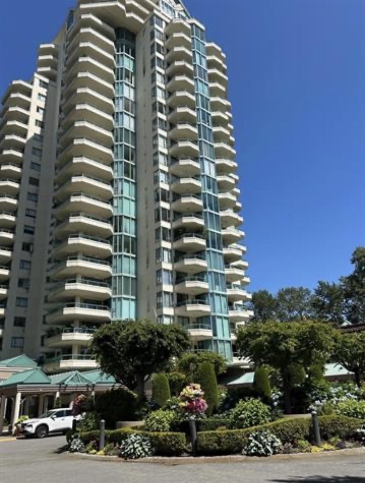 Property Photo:  338 Taylor Way 4A  BC V7T 2Y1 