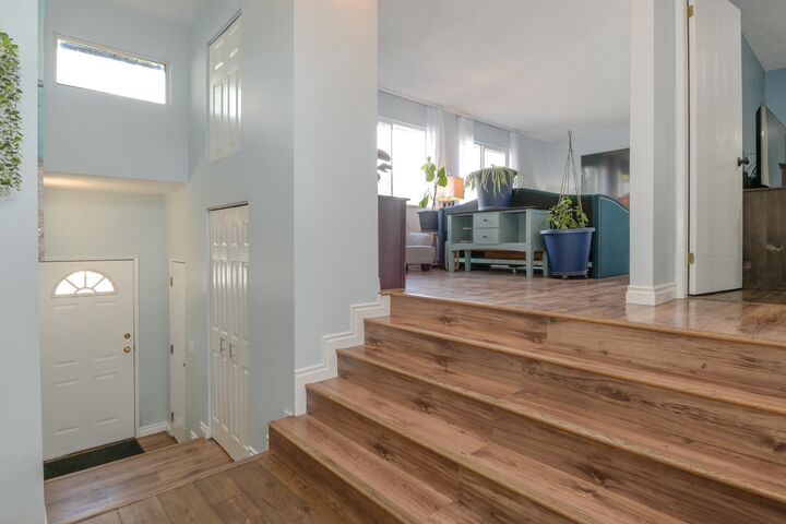 Property Photo:  31568 Oakridge Crescent  BC V2T 6A6 