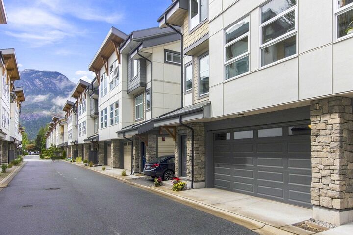 Property Photo:  39548 Loggers Lane 19  BC V8B 0V7 