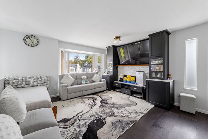 Property Photo:  22442 125 Avenue  BC V2X 9N7 