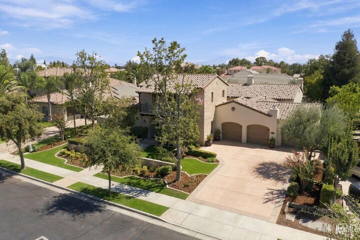 Property Photo: 2114 Tiverton Drive CA 93311