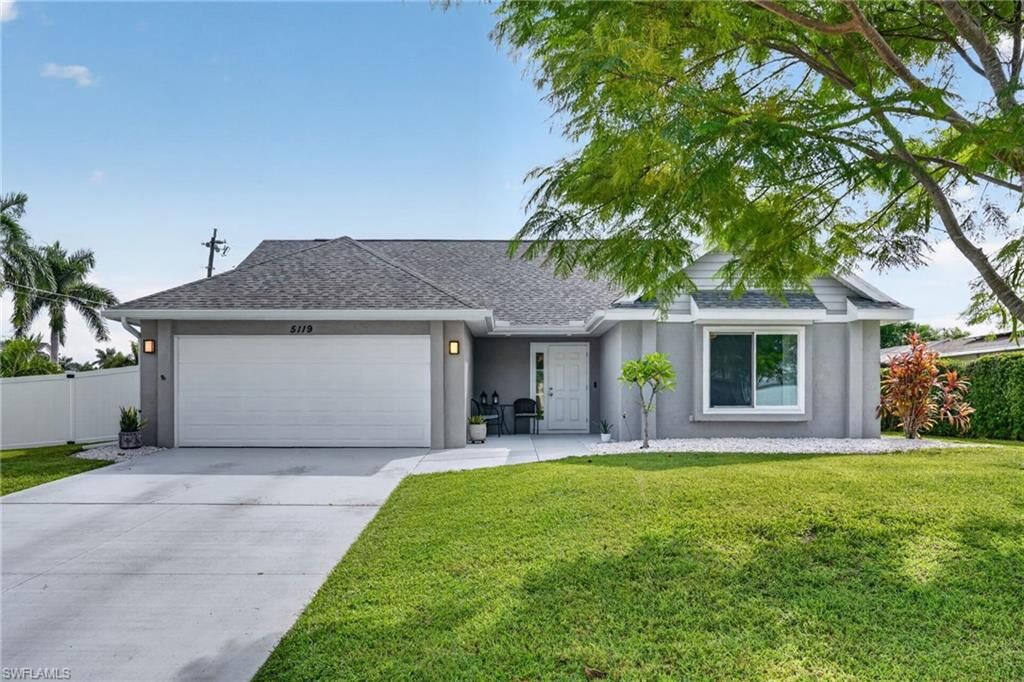 Property Photo:  