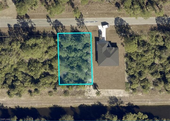 Property Photo:  1012 Lakeside Dr  FL 33974 