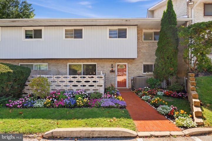 Property Photo:  1518 Manley Road A-27  PA 19382 