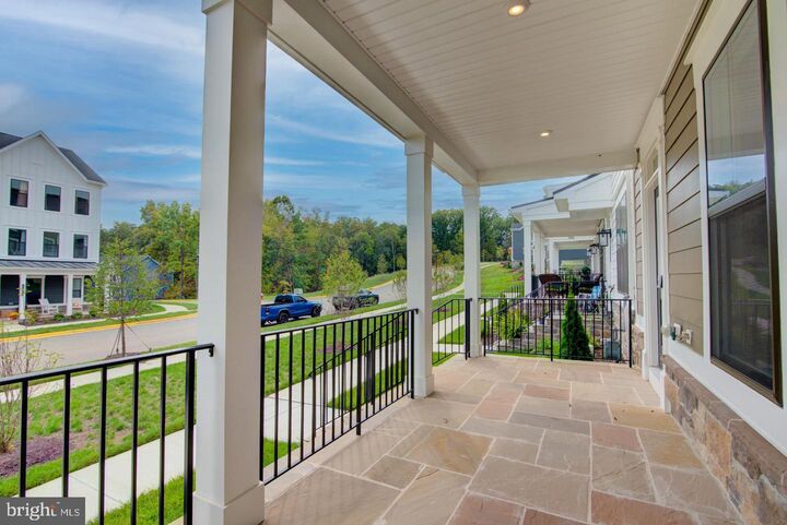 Property Photo: 42609 Houdini Rest Ter VA 20176