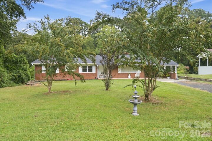 Property Photo: 914 Springdale Lane NC 28052