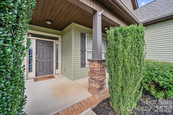 Property Photo:  9 Saffron Way  SC 29687 